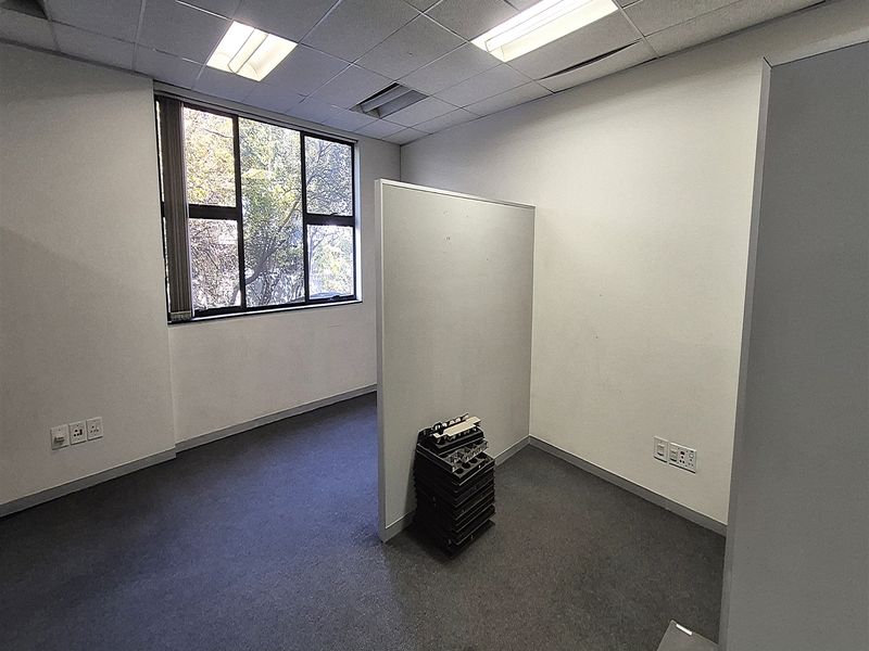476sqm Offices to let in Rosebank - Photo 6