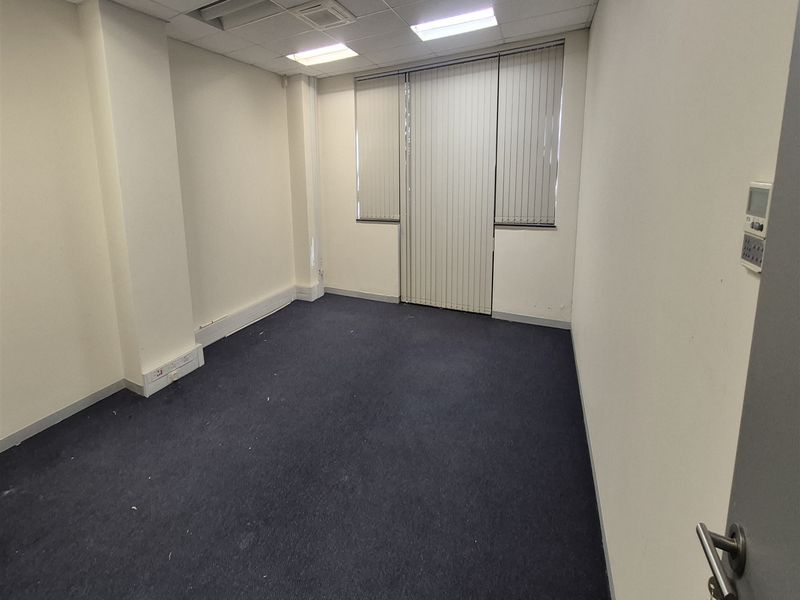 476sqm Offices to let in Rosebank - Photo 4