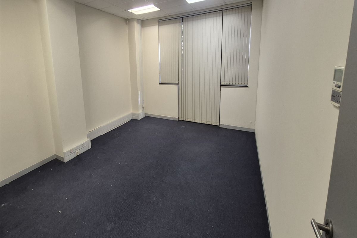 476sqm Offices to let in Rosebank - Photo 4