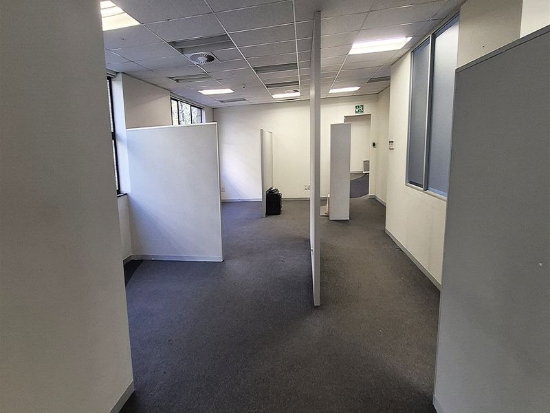 476sqm Offices to let in Rosebank - Photo 5