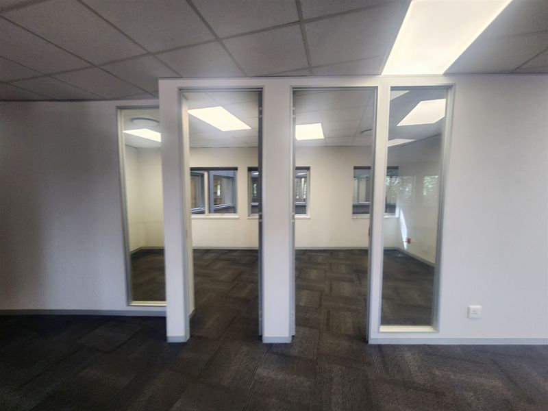 723,7sqm Offices to let in Sandown, Sandton - Photo 9