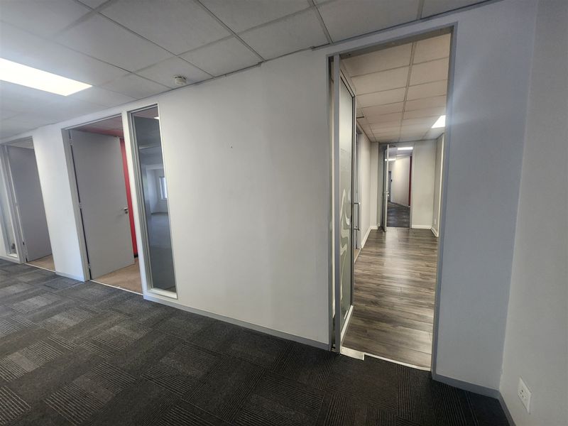 723,7sqm Offices to let in Sandown, Sandton - Photo 5