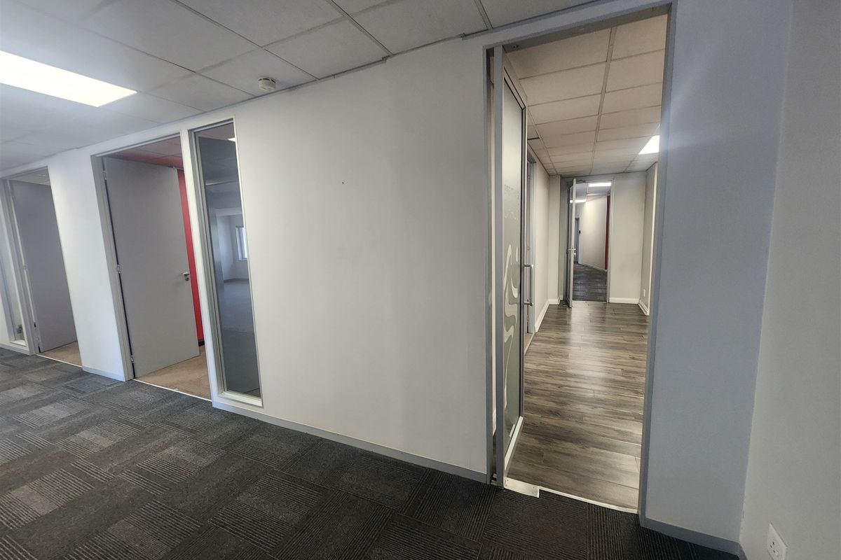 723,7sqm Offices to let in Sandown, Sandton - Photo 5