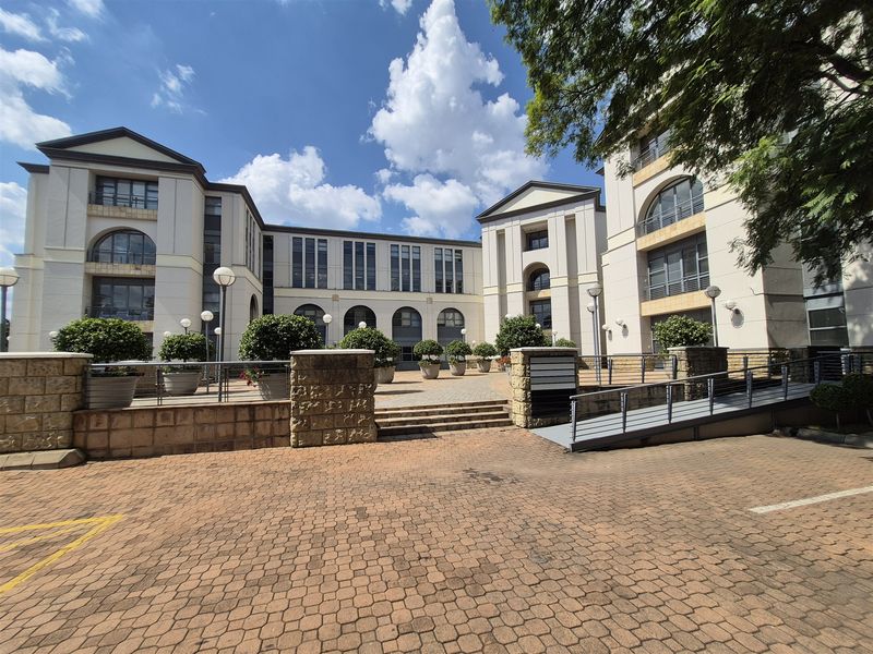 1575,97 sqm Offices to let in Illovo, Sandton - Photo 1