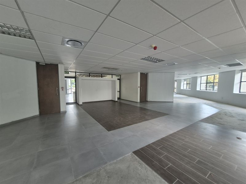 1575,97 sqm Offices to let in Illovo, Sandton - Photo 10