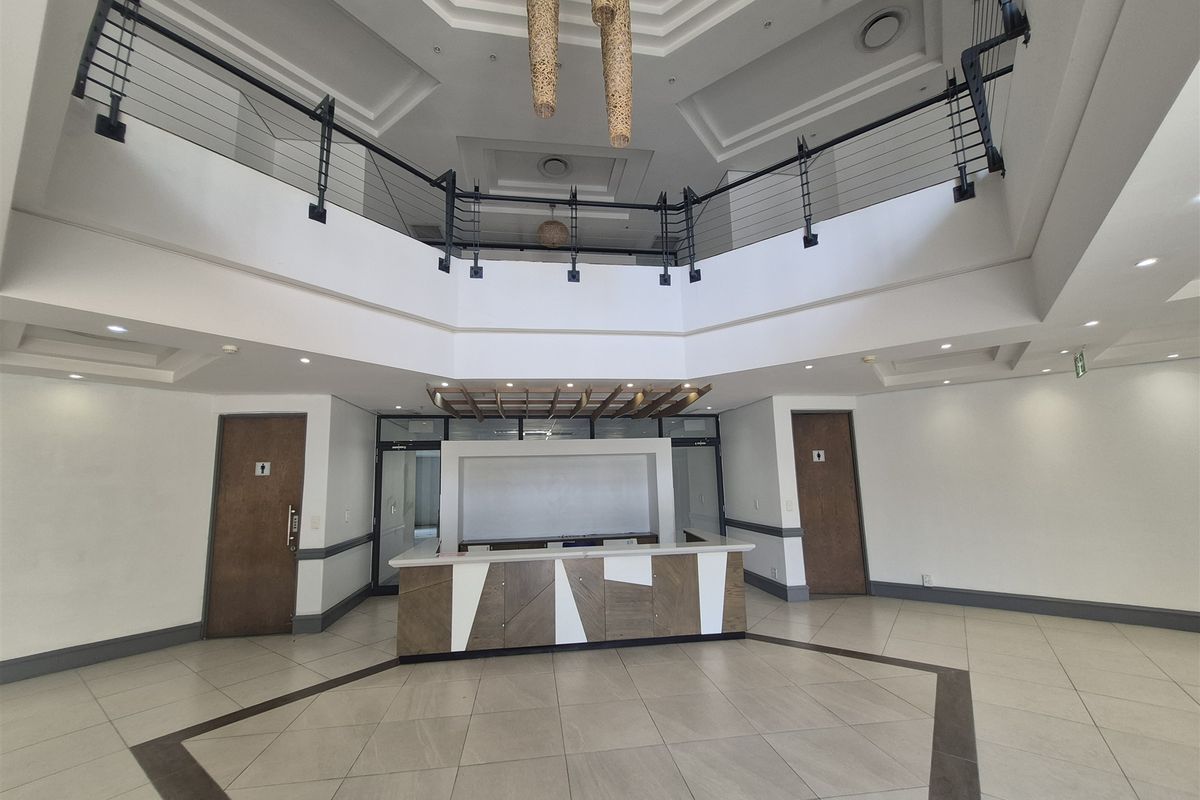 1575,97 sqm Offices to let in Illovo, Sandton - Photo 2