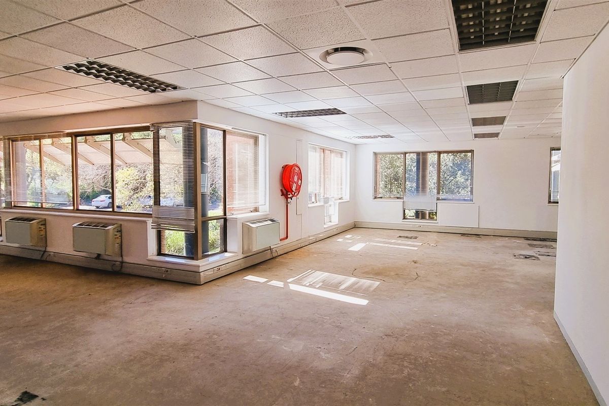 Office space to let in The Woodlands - Photo 5