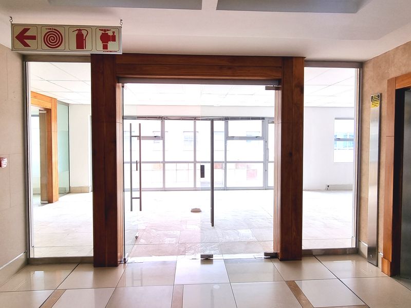 Office space to let in The Woodlands. - Photo 2