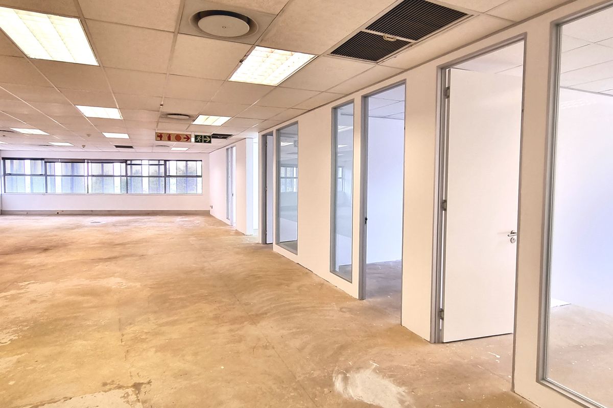 Office space to let in The Woodlands. - Photo 5
