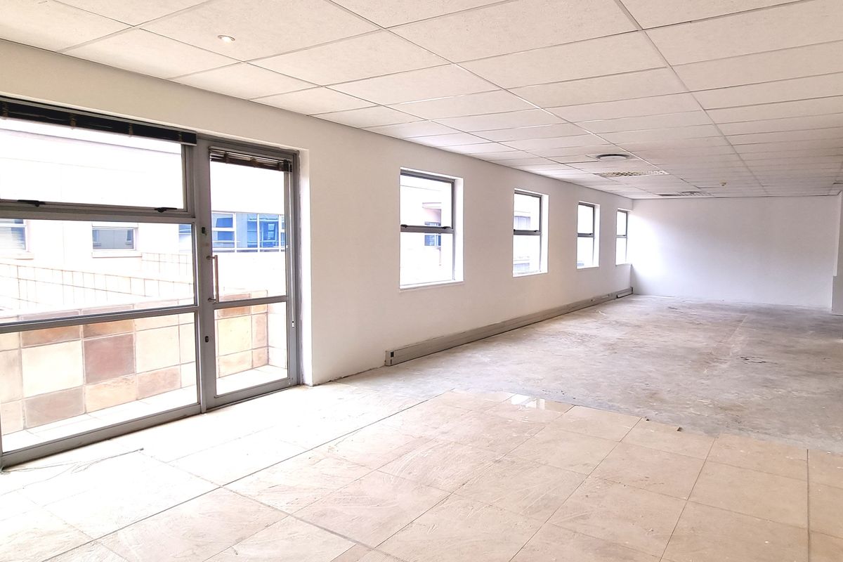Office space to let in The Woodlands. - Photo 4