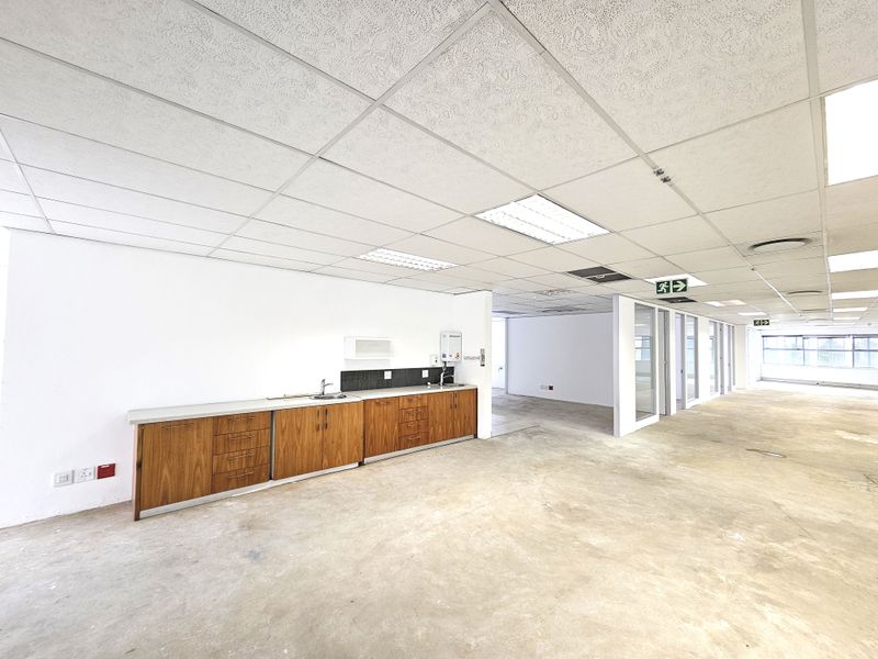 Office space to let in The Woodlands. - Photo 3