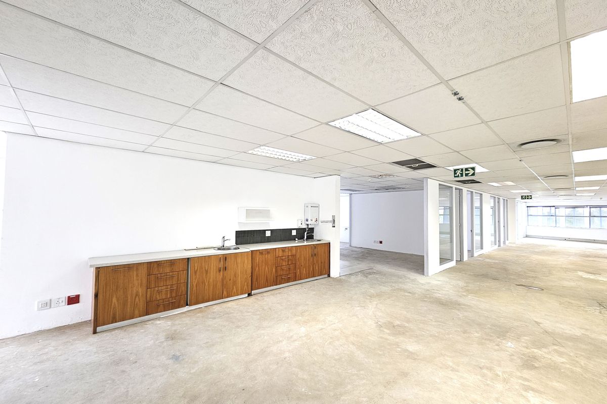 Office space to let in The Woodlands. - Photo 3