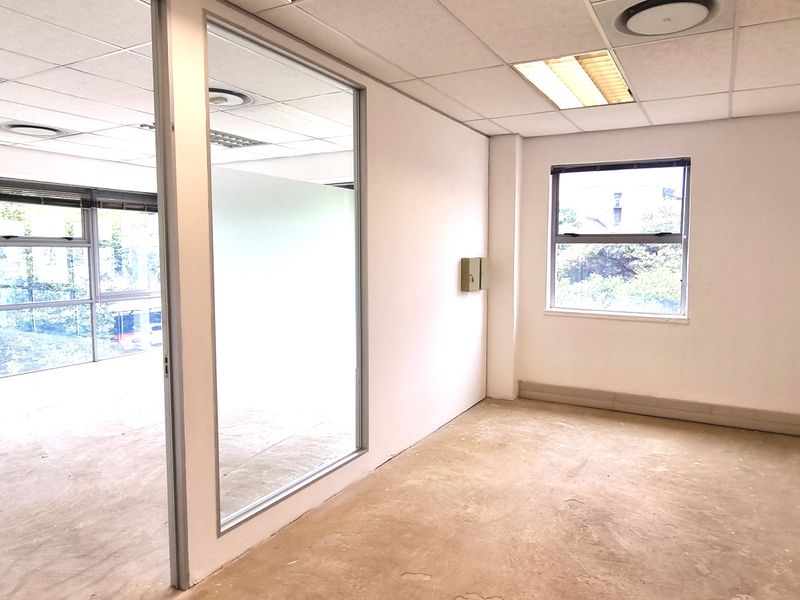 Office space to let in The Woodlands. - Photo 7