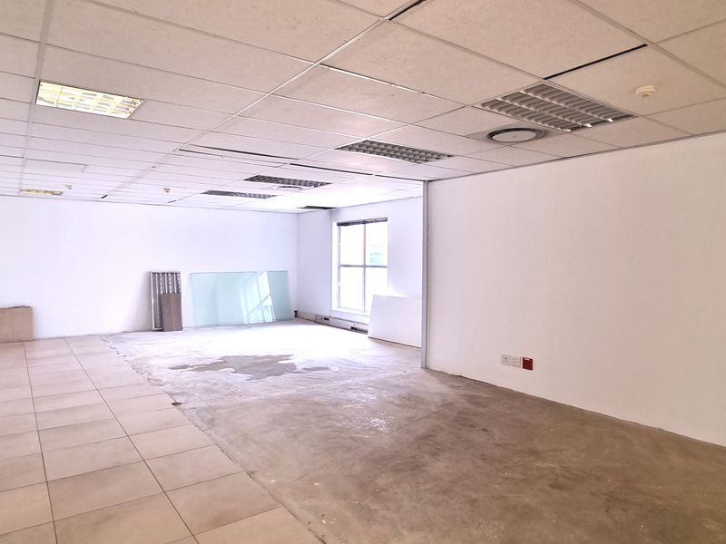 Office space to let in The Woodlands. - Photo 6
