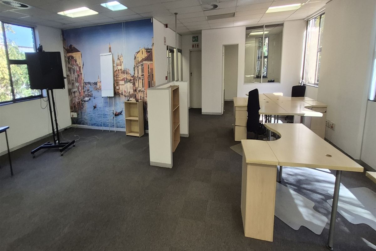 332sqm Offices to let in Rosebank - Photo 4