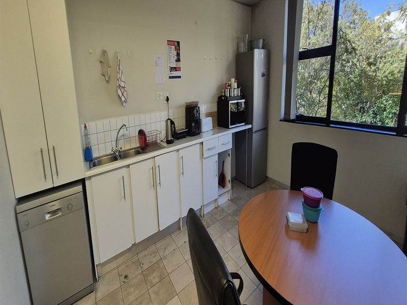 332sqm Offices to let in Rosebank - Photo 8
