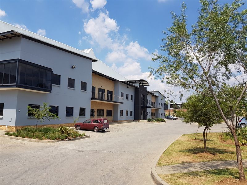 22510m2  Warehouse  - TO LEASE or for sale R145 000 000,00 plus vat - Photo 3