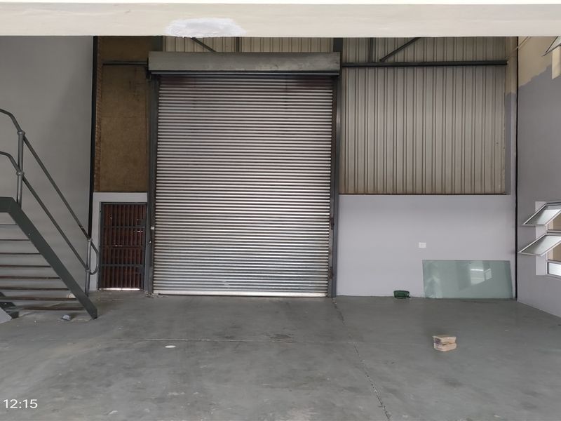 646m2  Warehouse  - FOR SALE TO LEASE - Photo 2