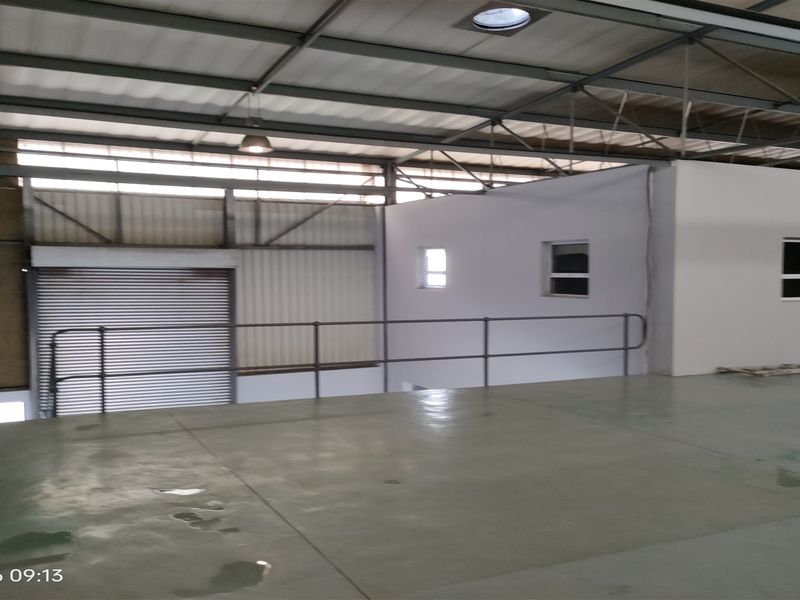 646m2  Warehouse  - FOR SALE TO LEASE - Photo 3