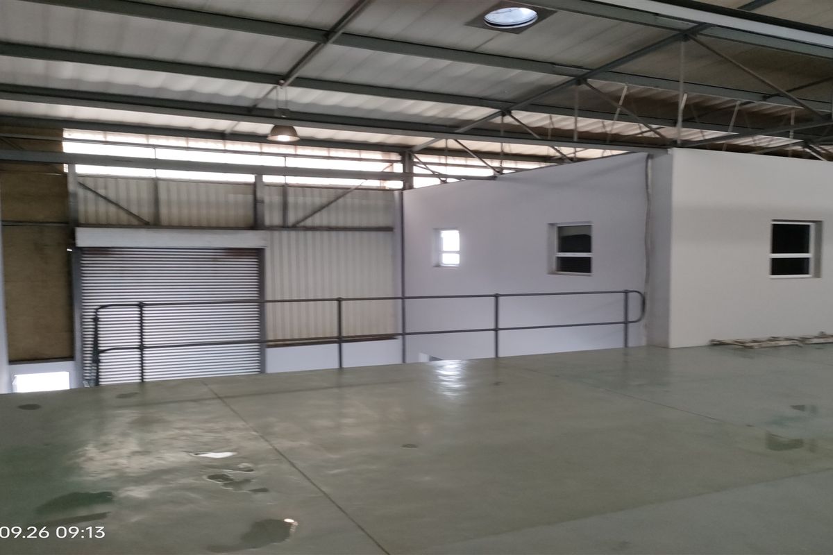 646m2  Warehouse  - FOR SALE TO LEASE - Photo 3