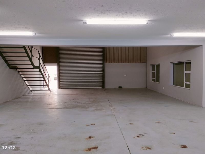 646m2  Warehouse  - FOR SALE TO LEASE - Photo 4