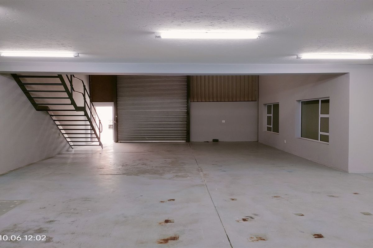 646m2  Warehouse  - FOR SALE TO LEASE - Photo 4