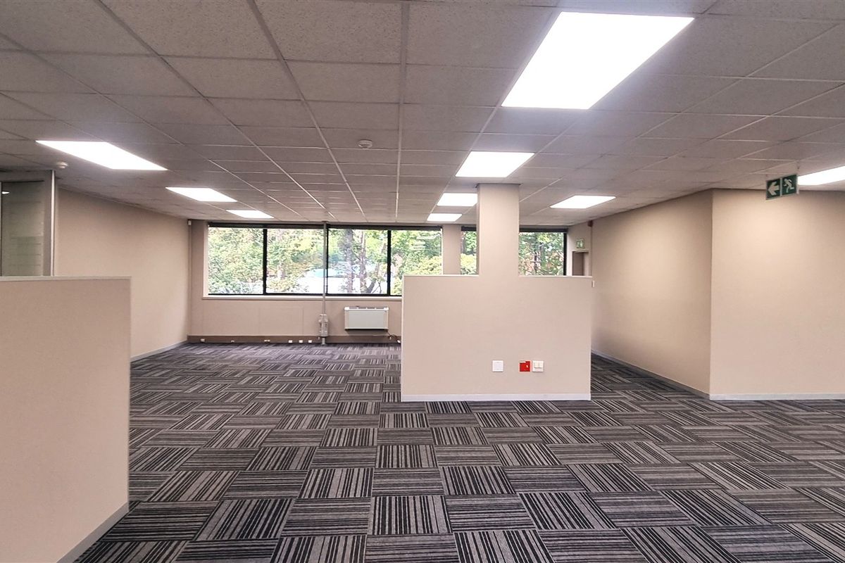 Office space to let in The Woodlands - Photo 5