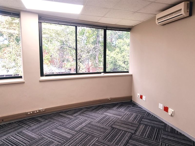 Office space to let in The Woodlands - Photo 8