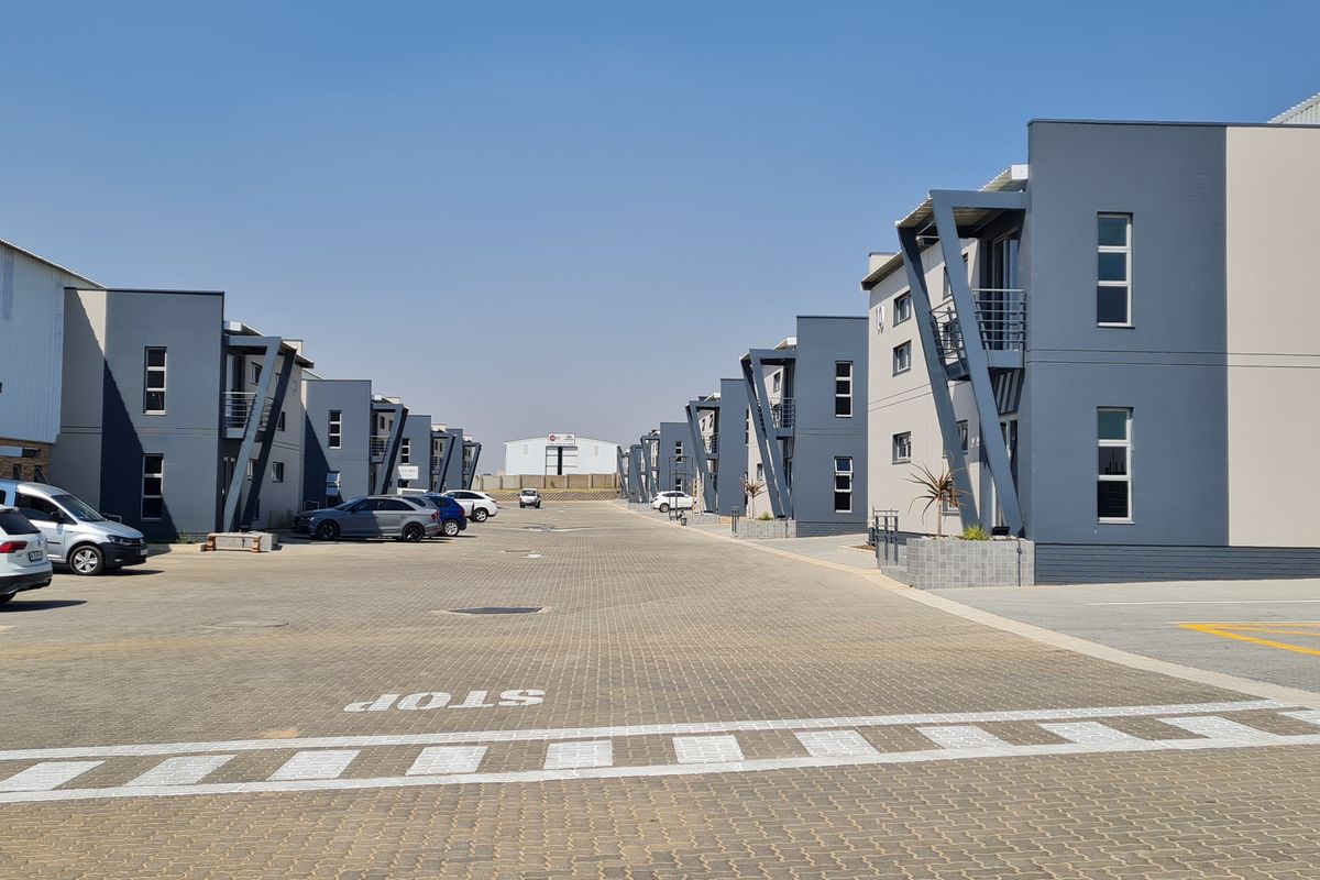 TO LET - MINI WAREHOUSE CENTURION WEST - Photo 2