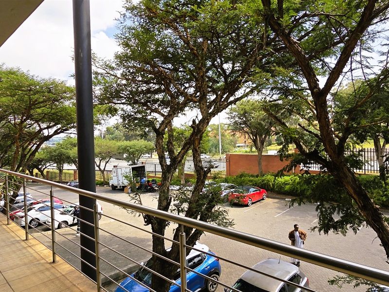 Office space to let in Woodmead - Photo 10