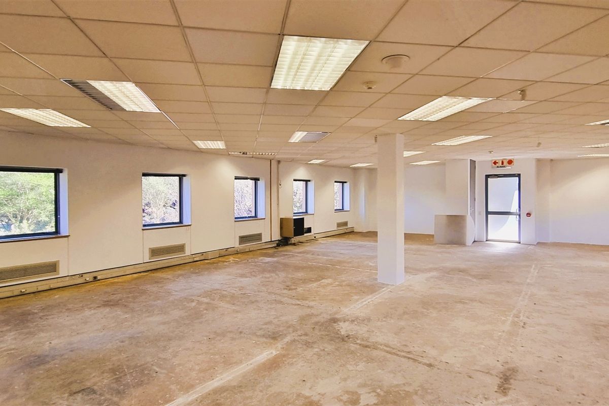 Office space to let in The Woodlands - Photo 4