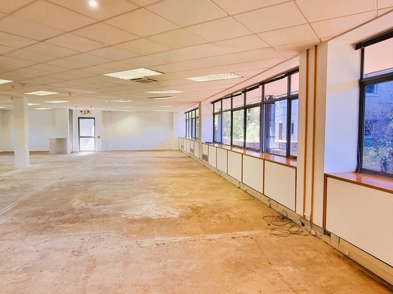 Office space to let in The Woodlands - Photo 3