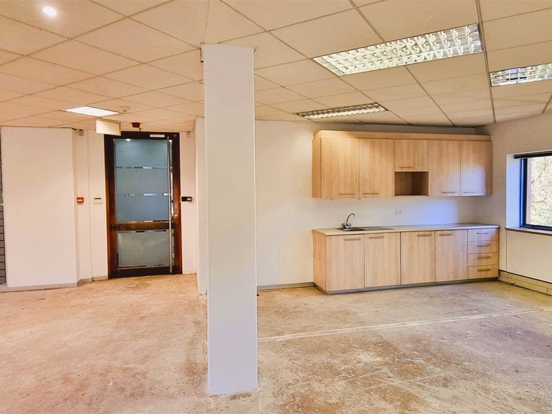 Office space to let in The Woodlands - Photo 5
