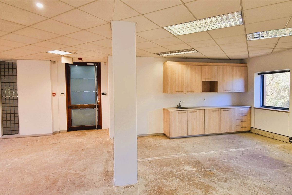 Office space to let in The Woodlands - Photo 5