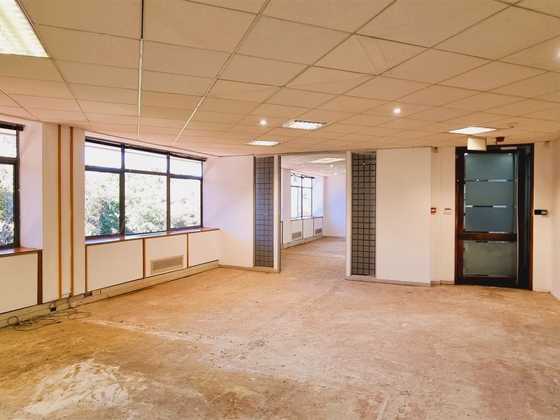 Office space to let in The Woodlands - Photo 7