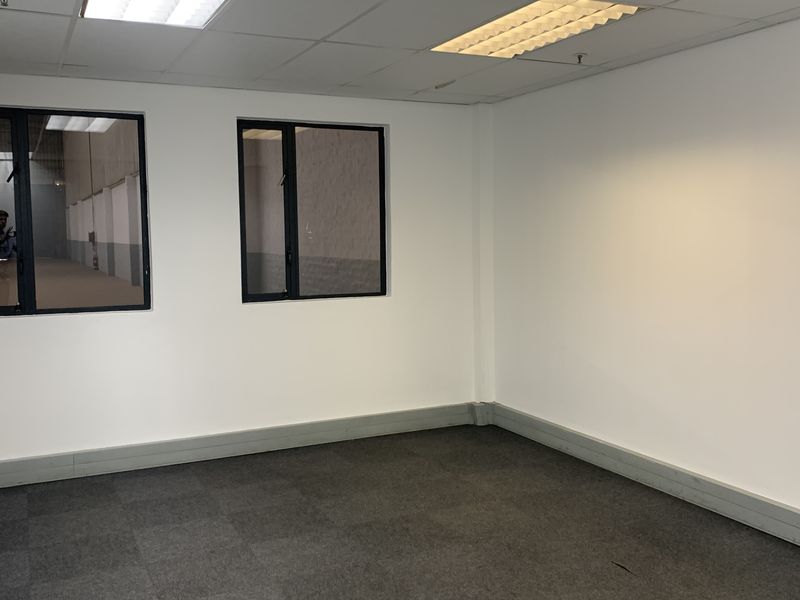 Warehouse to let in Pomona - Photo 7