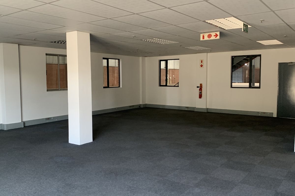 Warehouse to let in Pomona - Photo 4