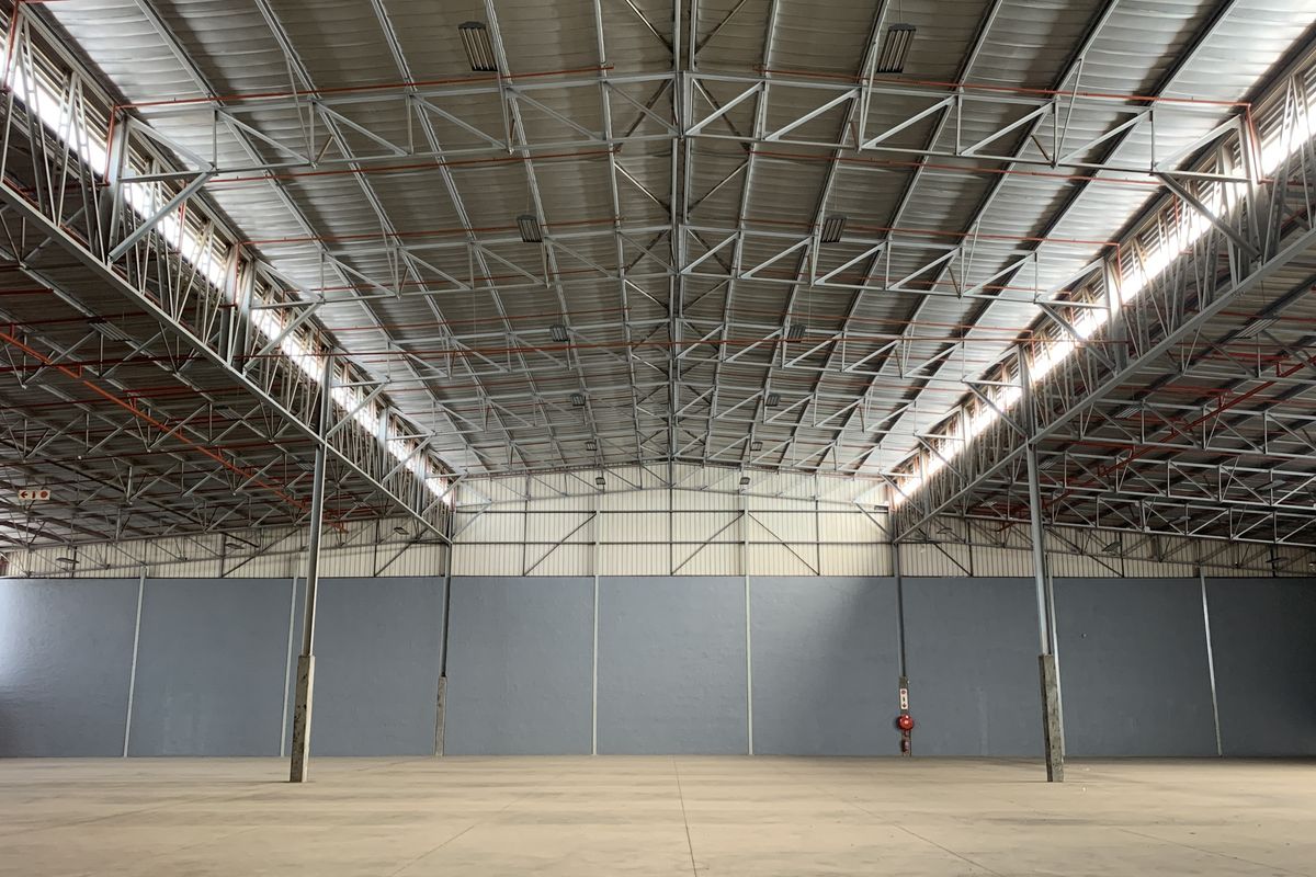 Warehouse to let in Pomona - Photo 3