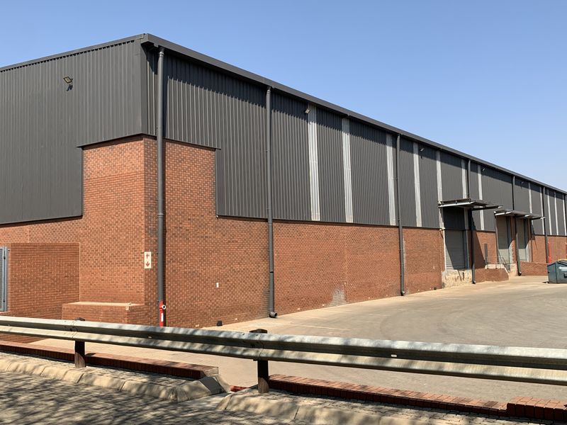 Warehouse to let in Pomona - Photo 2