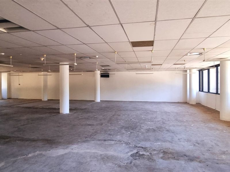Freestanding building in Woodmead North - Photo 7