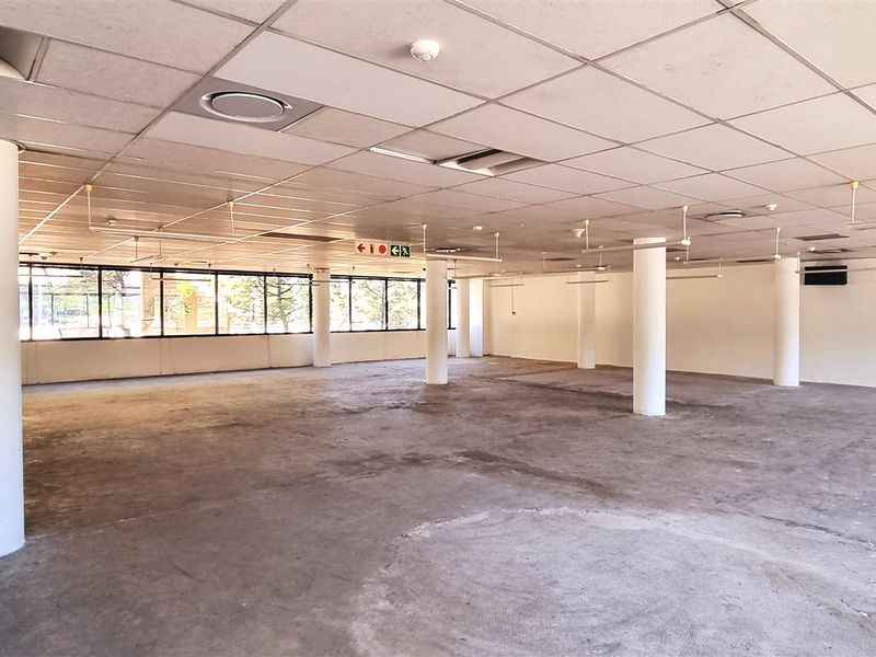 Freestanding building in Woodmead North - Photo 6