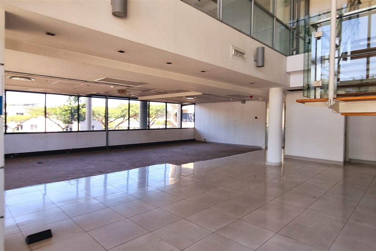 Freestanding building in Woodmead North - Photo 4