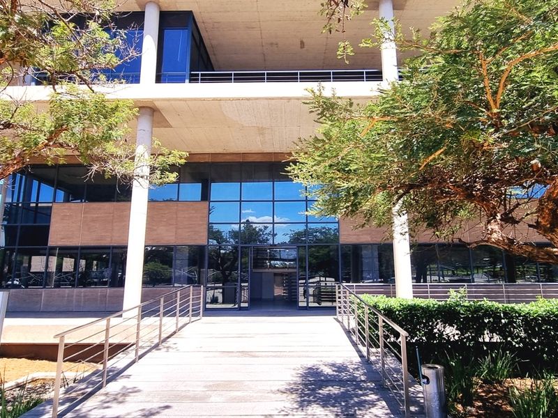 Freestanding building in Woodmead North - Photo 2