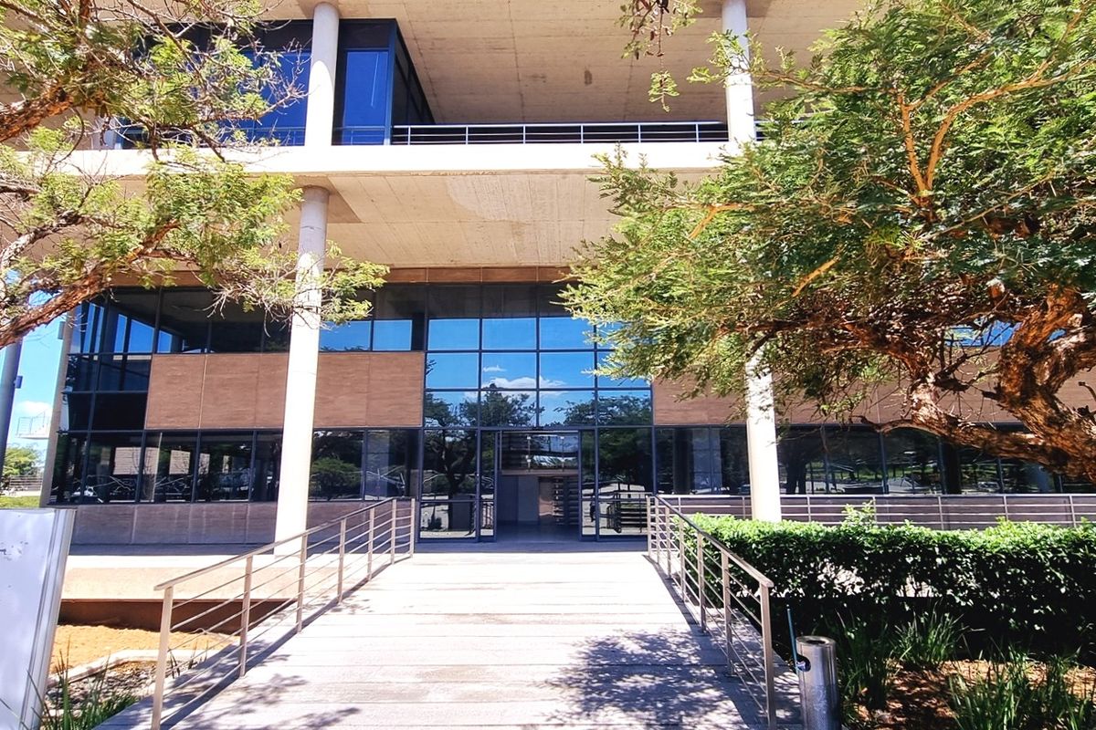 Freestanding building in Woodmead North - Photo 2