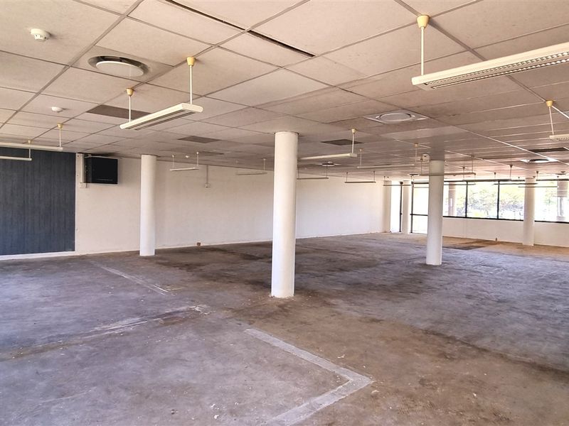 Freestanding building in Woodmead North - Photo 10