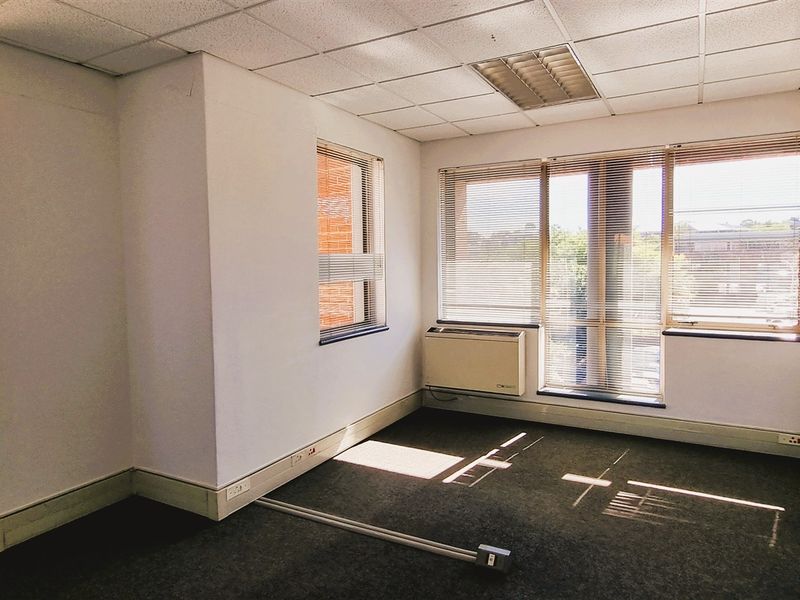 Office Space to let in The Woodlands - Photo 8