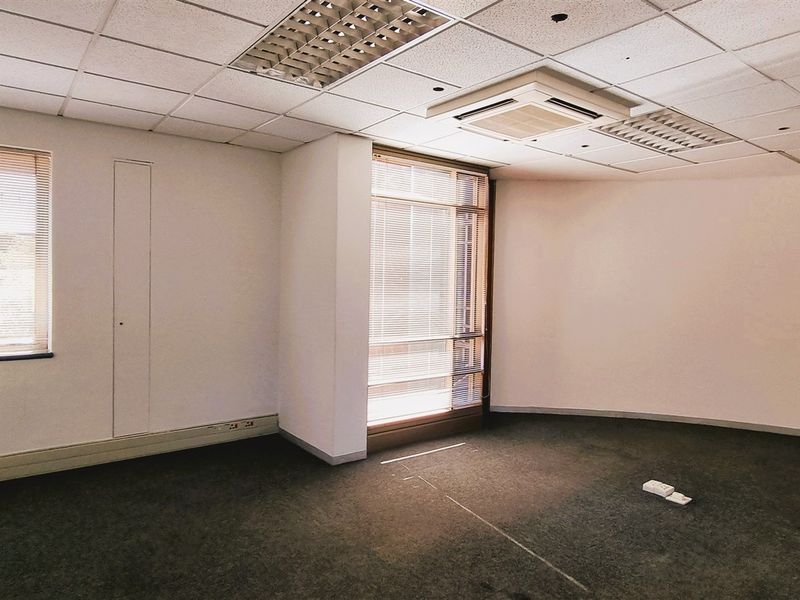 Office Space to let in The Woodlands - Photo 10