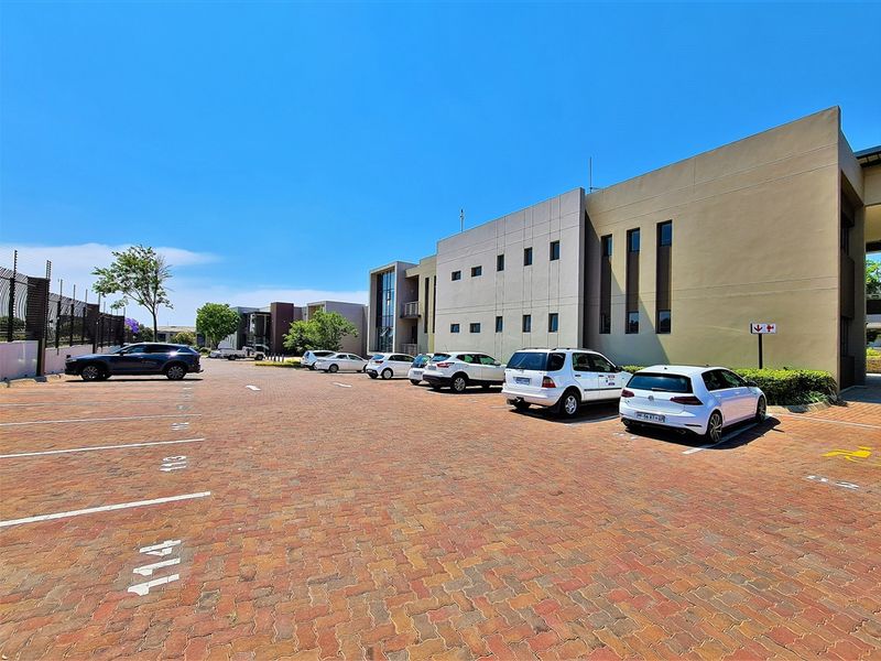 176m2 Modern Office to Let in Cedar Tree Office Park - Photo 3