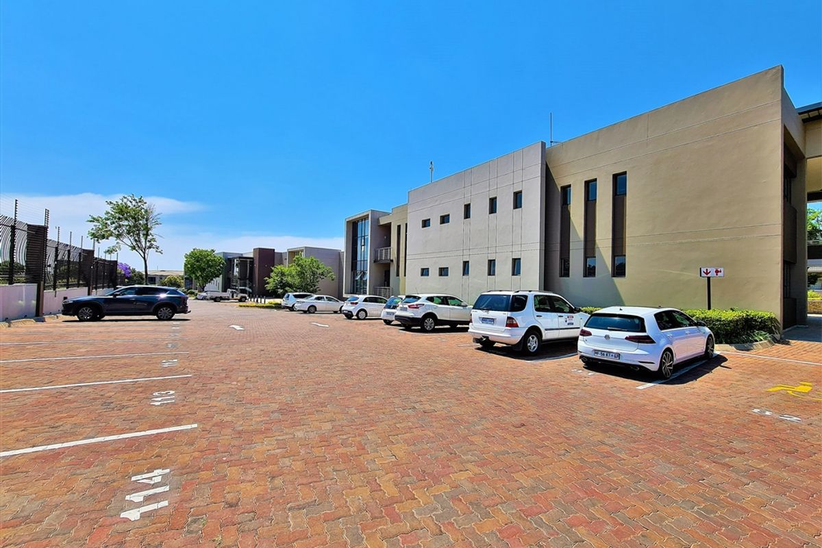 176m2 Modern Office to Let in Cedar Tree Office Park - Photo 3