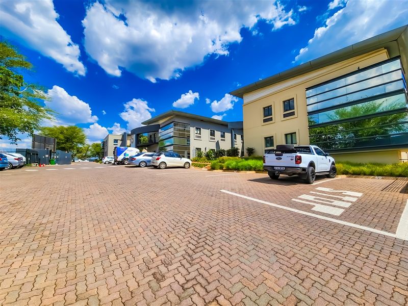 143m2 Modern Office to Let in Clearwater Office Park - Photo 1